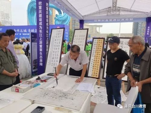 區(qū)教育系統(tǒng)志愿服務(wù)隊(duì) 用愛心點(diǎn)亮教育之光